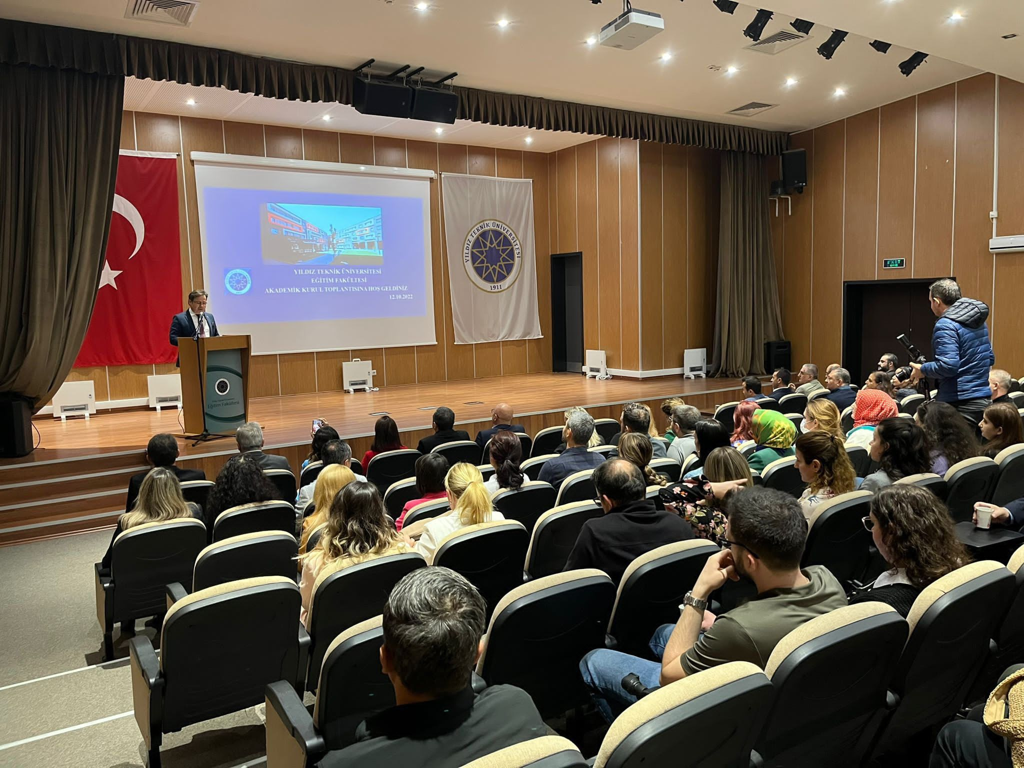 Dekanımız ve öğretim Elemanlarımız